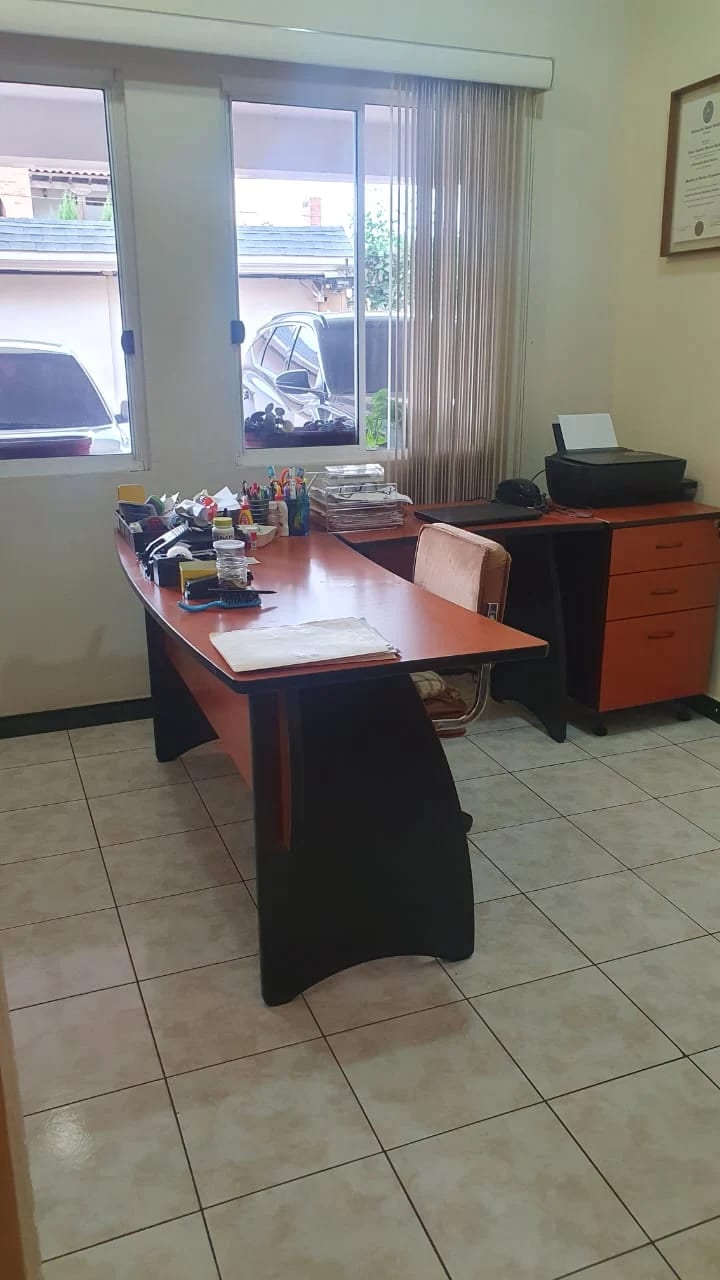 CASA EN VENTA EN LA EXCLUSIVA COLONIA JARDINES DE SAN ISIDRO ZONA 16 — Casa en Venta en Jardines de San Isidro, Zona 16, Guatemala, Ciudad — foto 6 de 17