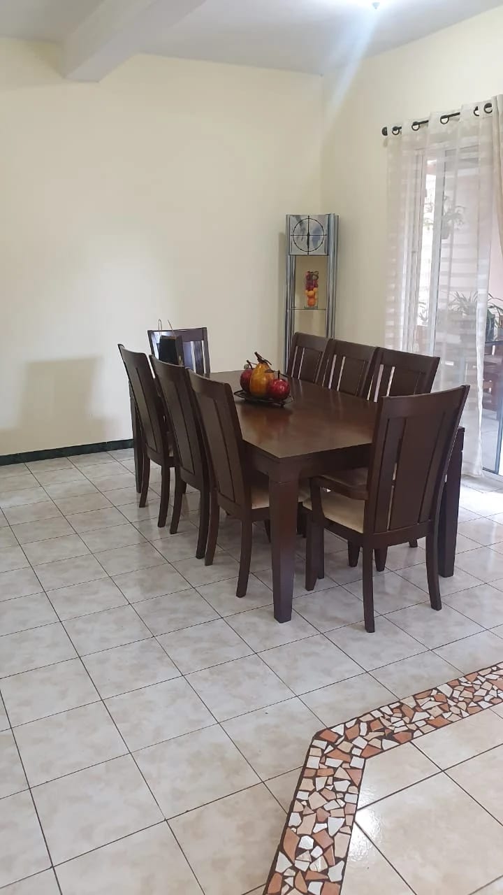 CASA EN VENTA EN LA EXCLUSIVA COLONIA JARDINES DE SAN ISIDRO ZONA 16 — Casa en Venta en Jardines de San Isidro, Zona 16, Guatemala, Ciudad — foto 9 de 17