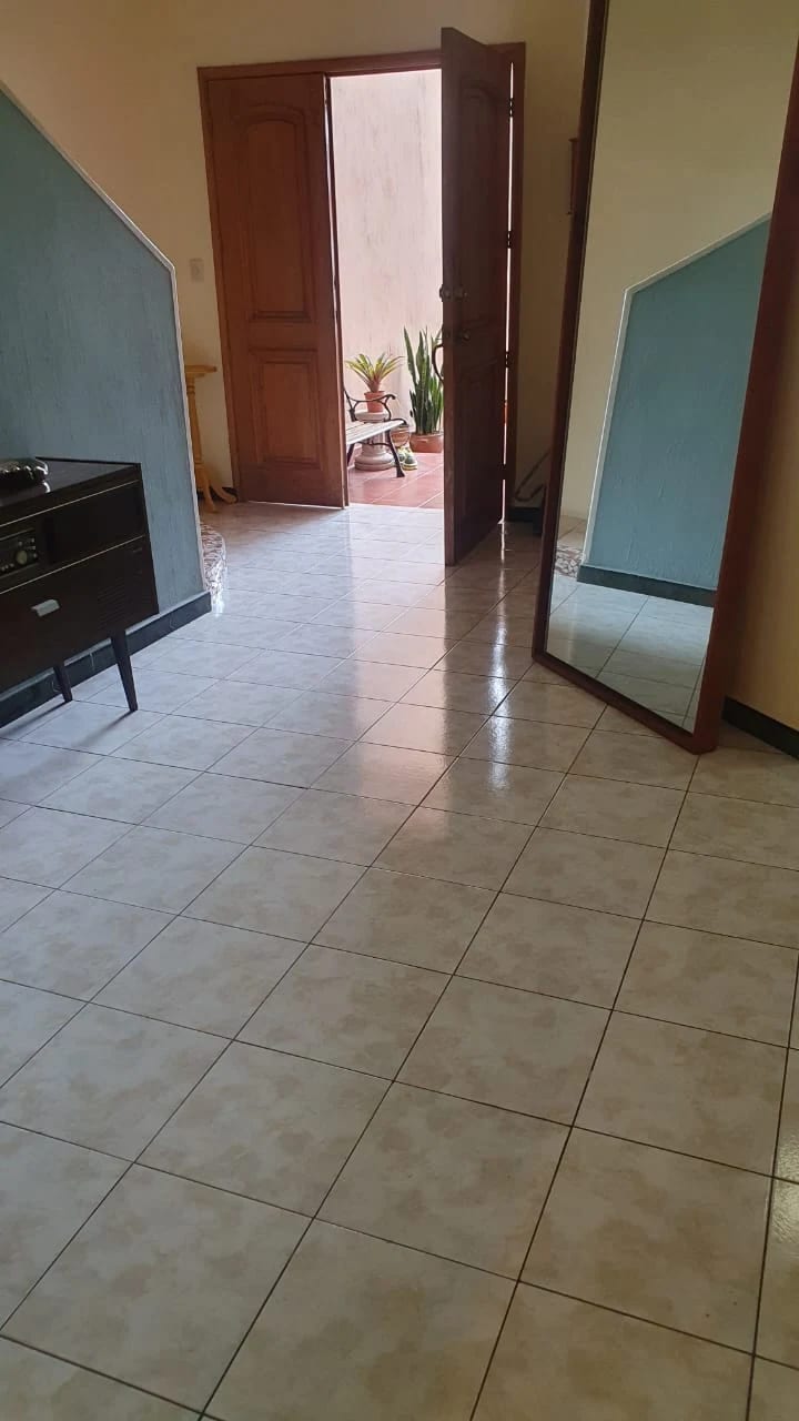 CASA EN VENTA EN LA EXCLUSIVA COLONIA JARDINES DE SAN ISIDRO ZONA 16 — Casa en Venta en Jardines de San Isidro, Zona 16, Guatemala, Ciudad — foto 11 de 17
