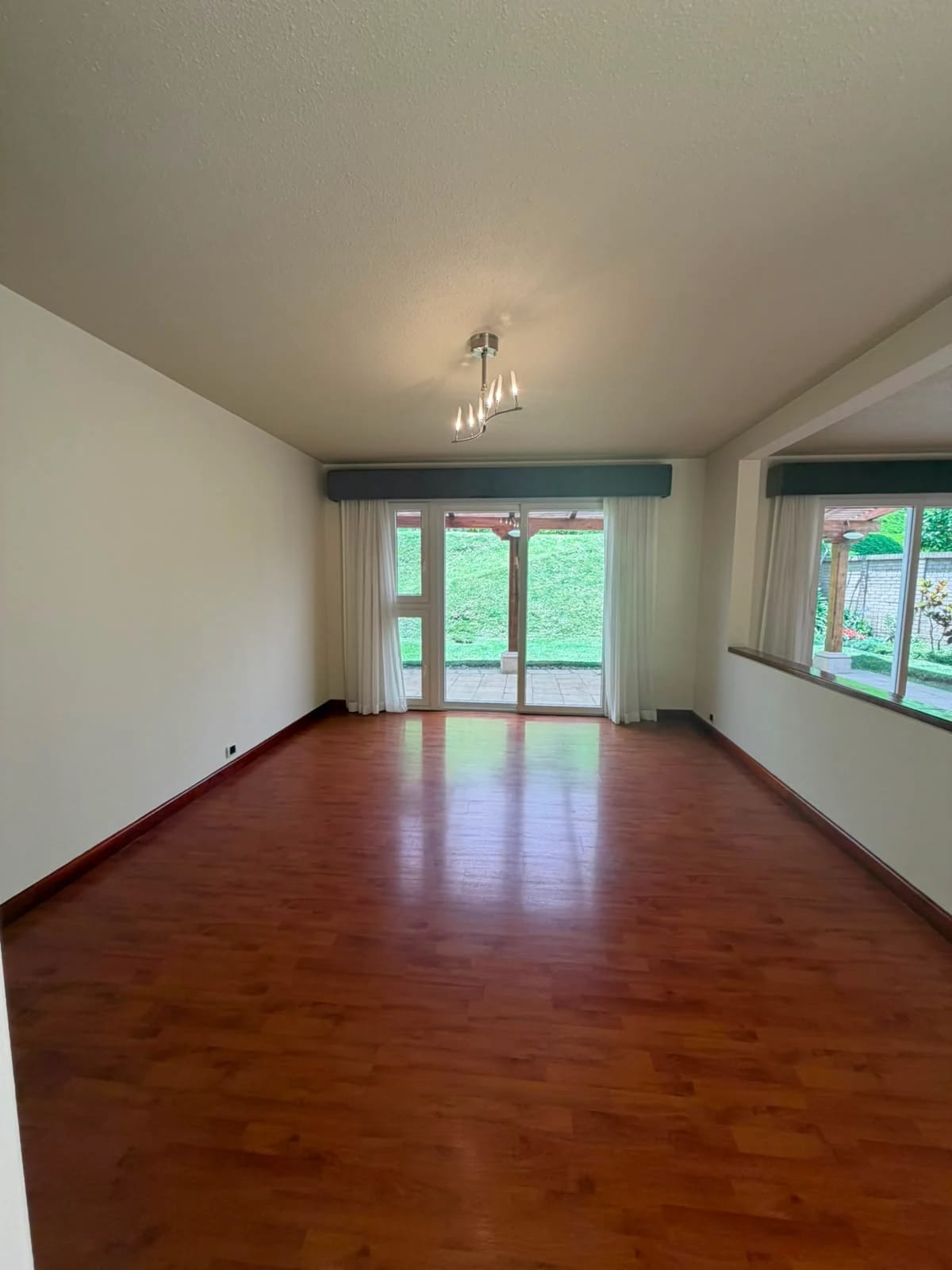 Casa en Venta en Bosques de las Luces — Casa en Venta en Bosques de Las Luces, Carretera a El Salvador, Guatemala, Ciudad — foto 2 de 13