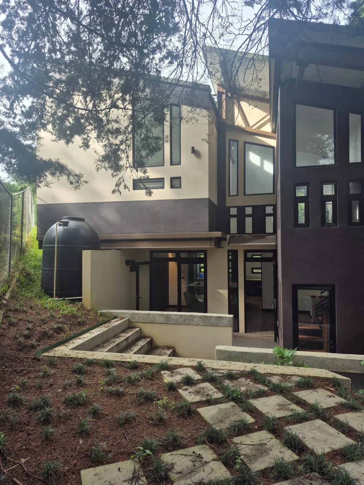Lindísima Casa en Venta para Estrenar Rodeada de Árboles y Naturaleza — Casa en Venta en San Antonio, Carretera a El Salvador, Guatemala, Ciudad — foto 1 de 16
