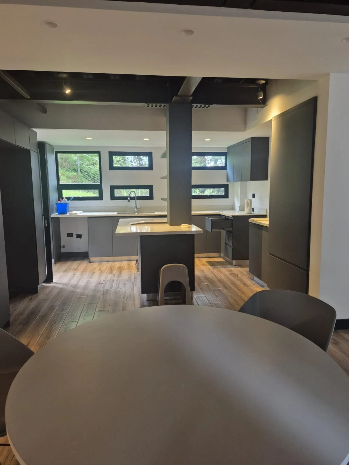 Lindísima Casa en Venta para Estrenar Rodeada de Árboles y Naturaleza — Casa en Venta en San Antonio, Carretera a El Salvador, Guatemala, Ciudad — foto 10 de 16