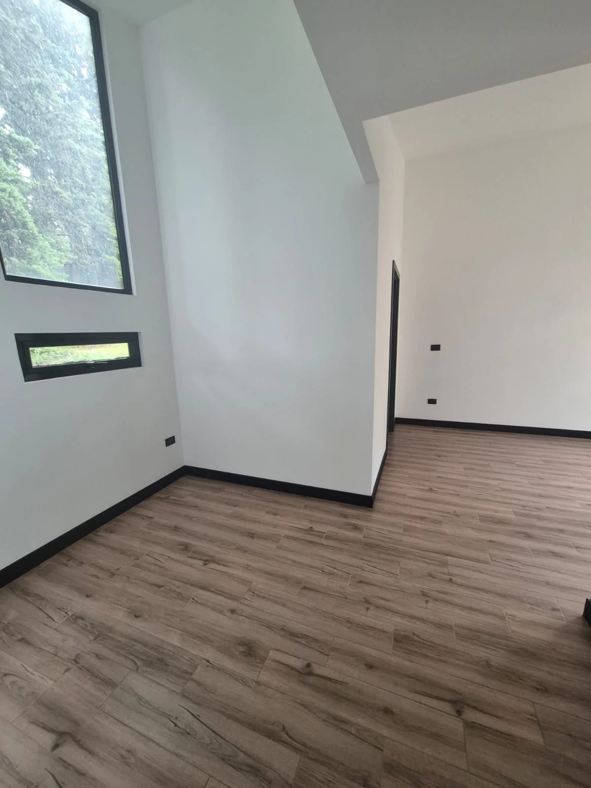 Lindísima Casa en Venta para Estrenar Rodeada de Árboles y Naturaleza — Casa en Venta en San Antonio, Carretera a El Salvador, Guatemala, Ciudad — foto 12 de 16