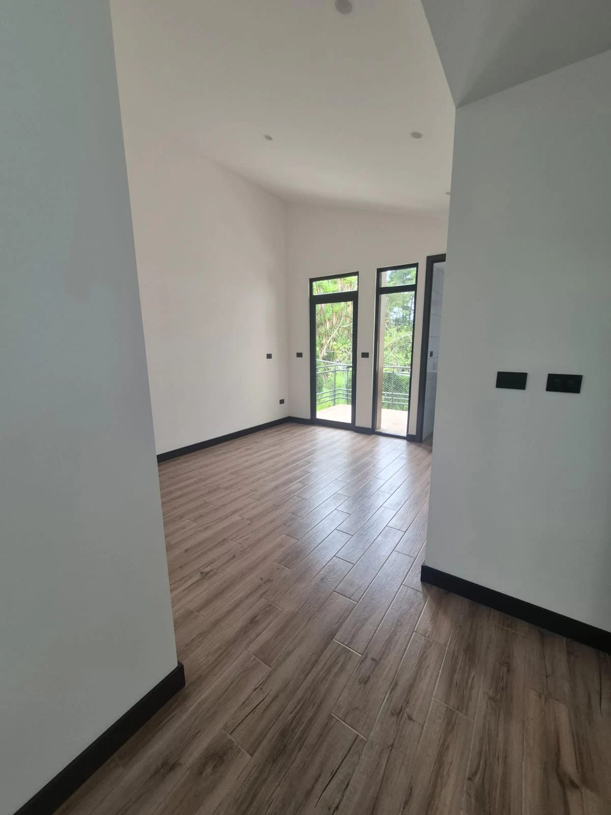 Lindísima Casa en Venta para Estrenar Rodeada de Árboles y Naturaleza — Casa en Venta en San Antonio, Carretera a El Salvador, Guatemala, Ciudad — foto 13 de 16