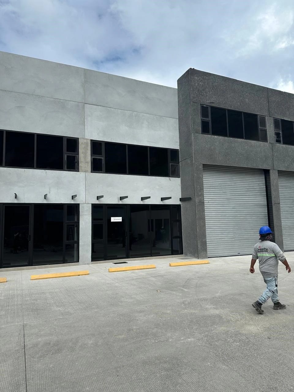 Ofibodega en Alquiler en Bougamvilias al Final de Calzada la Paz — Bodega / Ofibodega en Alquiler en Zona 18, Guatemala, Ciudad — foto 1 de 7