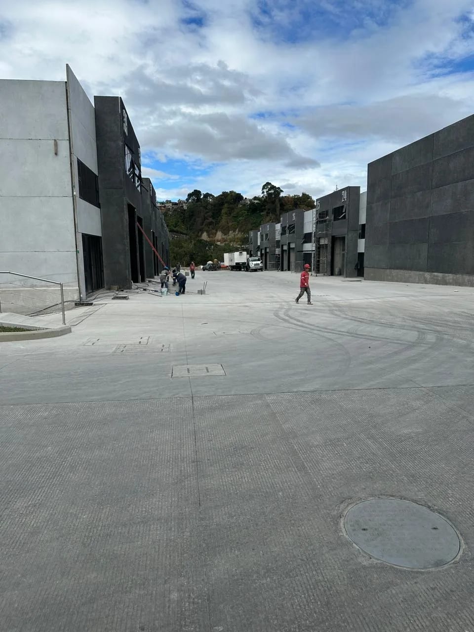 Ofibodega en Alquiler en Bougamvilias al Final de Calzada la Paz — Bodega / Ofibodega en Alquiler en Zona 18, Guatemala, Ciudad — foto 3 de 7