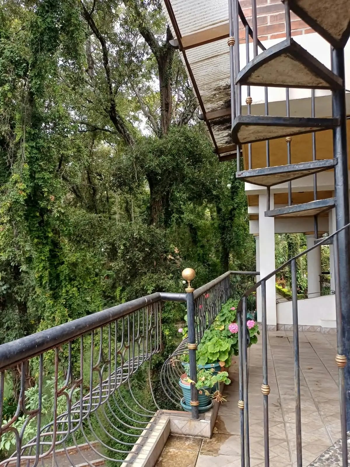 Para Eventos Amplia Casa en Alquiler en el KM. 19.5 a San Lucas — Casa en Alquiler en Zona 1 Mixco, Guatemala, Ciudad — foto 8 de 17