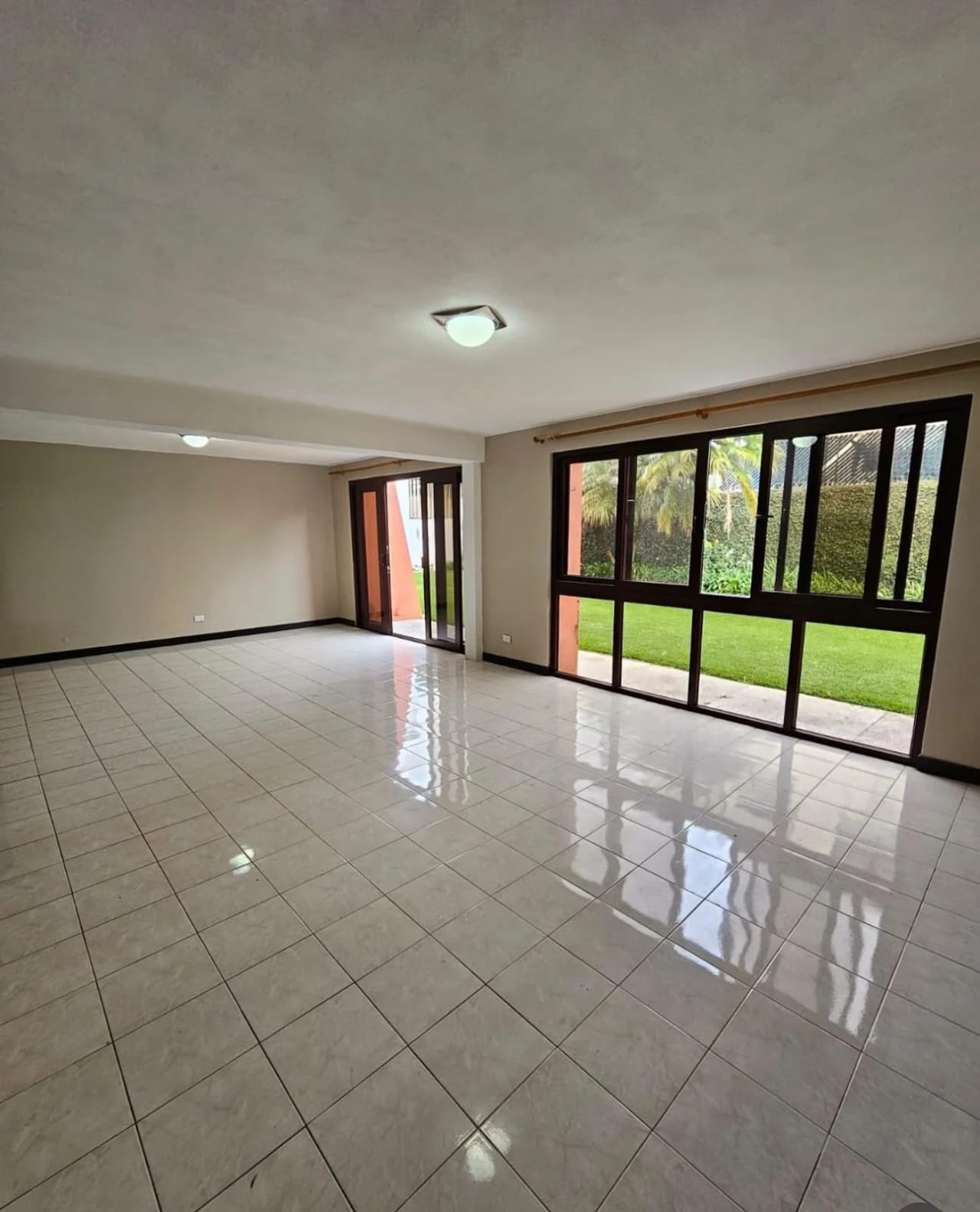 Townhouse en Venta o Alquiler – en Vh 2 Zona 15 + 1 — Apartamento en Venta en Vista Hermosa II, Zona 15, Guatemala, Ciudad — foto 1 de 9