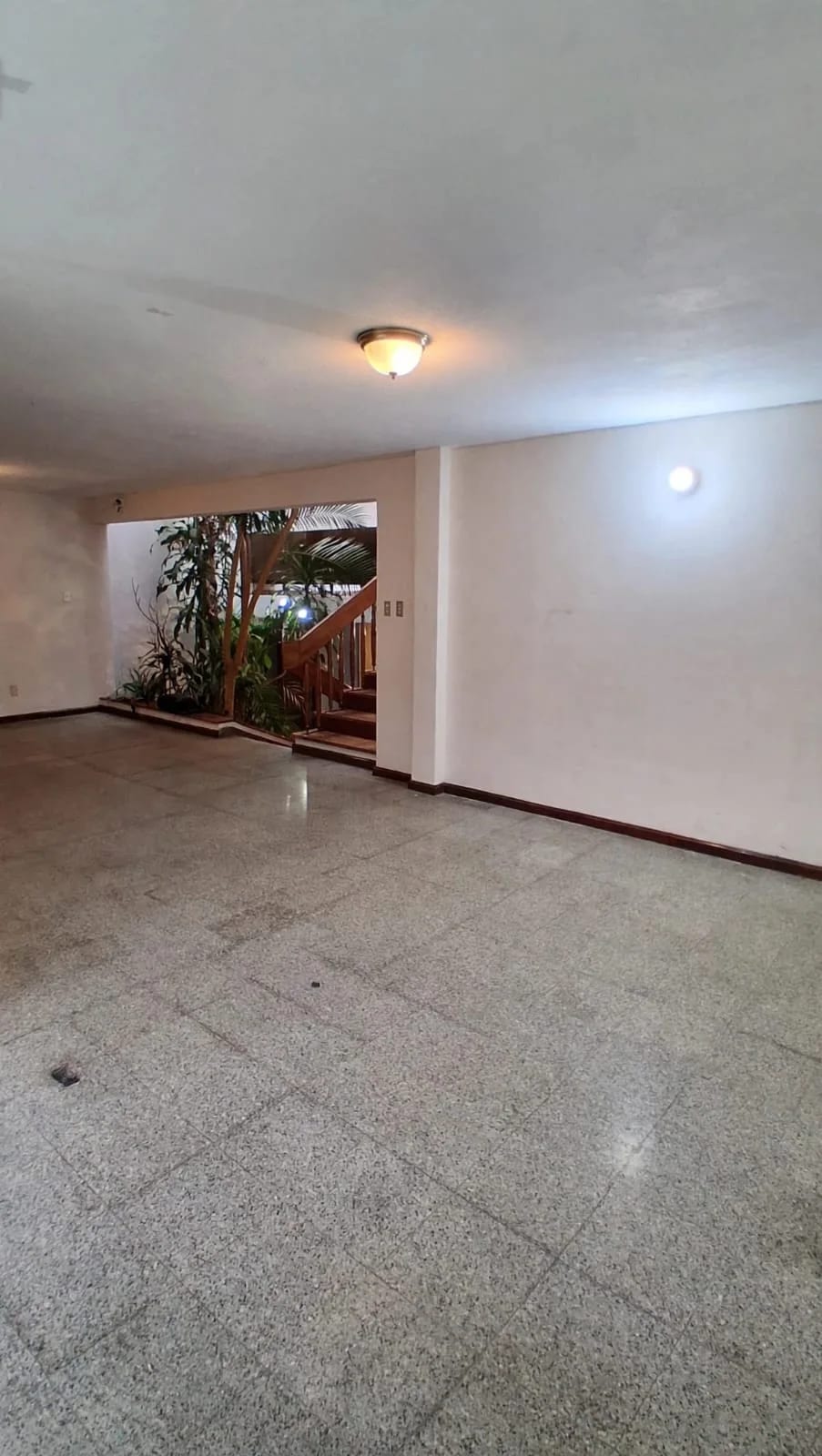 Casa en Renta Zona 10 Colonia Oakland Área: 360 Mts² para Oficinas — Casa en Alquiler en Oakland I, Zona 10, Guatemala, Ciudad — foto 2 de 17