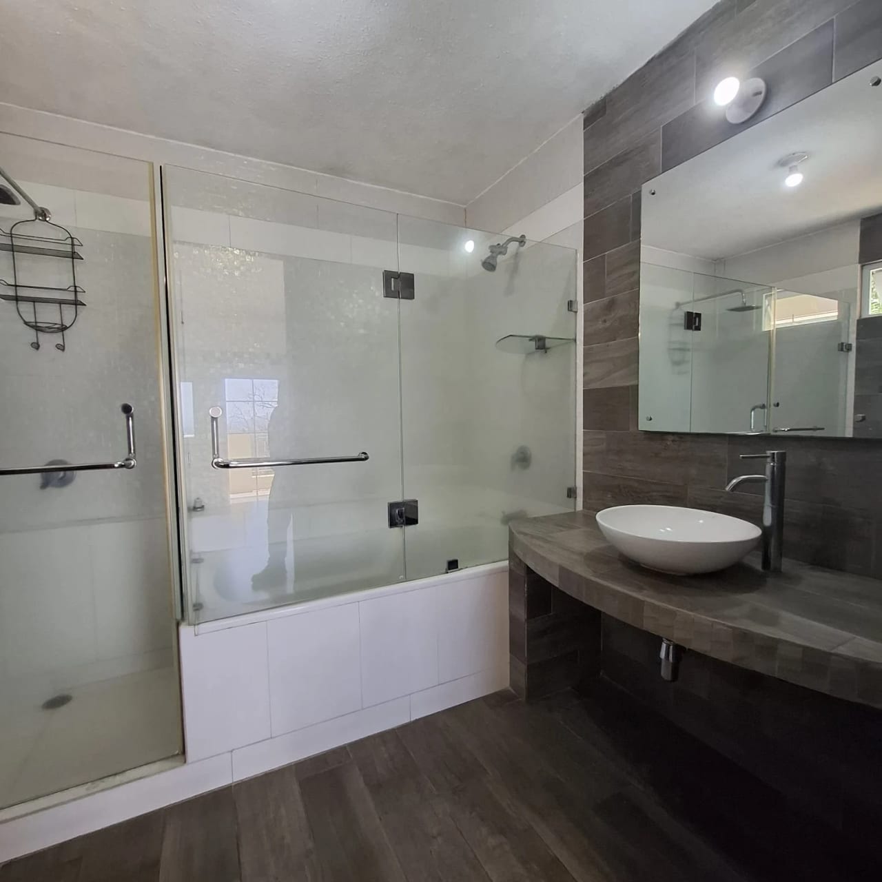 PRECIOSA CASA EN VENTA DE O RENTA EN CAÑADAS DEL ENCINAL 2 LOTES JUNTOS — Casa en Venta en Zona 7 Mixco, Guatemala, Ciudad — foto 15 de 17