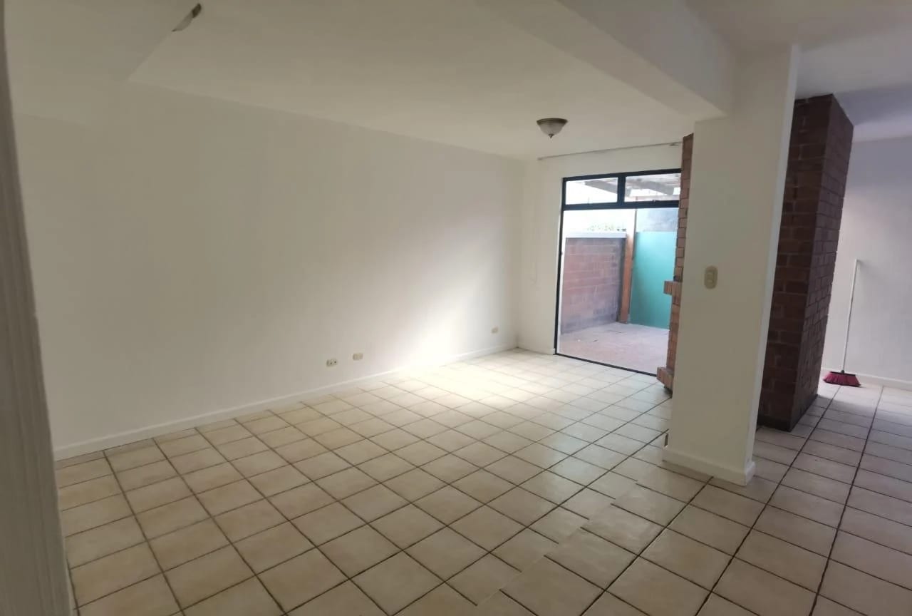 Casa en Venta KM 15.8 Frente a Pradera Concepcion — Casa en Venta en km 11-15, Carretera a El Salvador, Guatemala, Ciudad — foto 6 de 10
