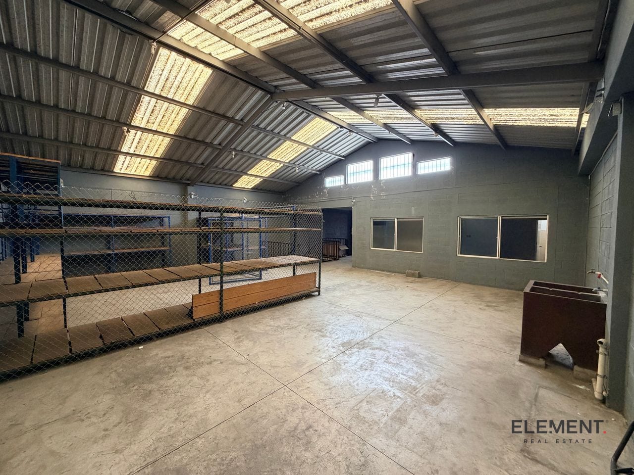 Ofibodega en venta a metros de Calz. Roosevelt dentro de garita — Bodega / Ofibodega en Venta en Zona 3 Mixco, Guatemala, Ciudad — foto 2 de 11