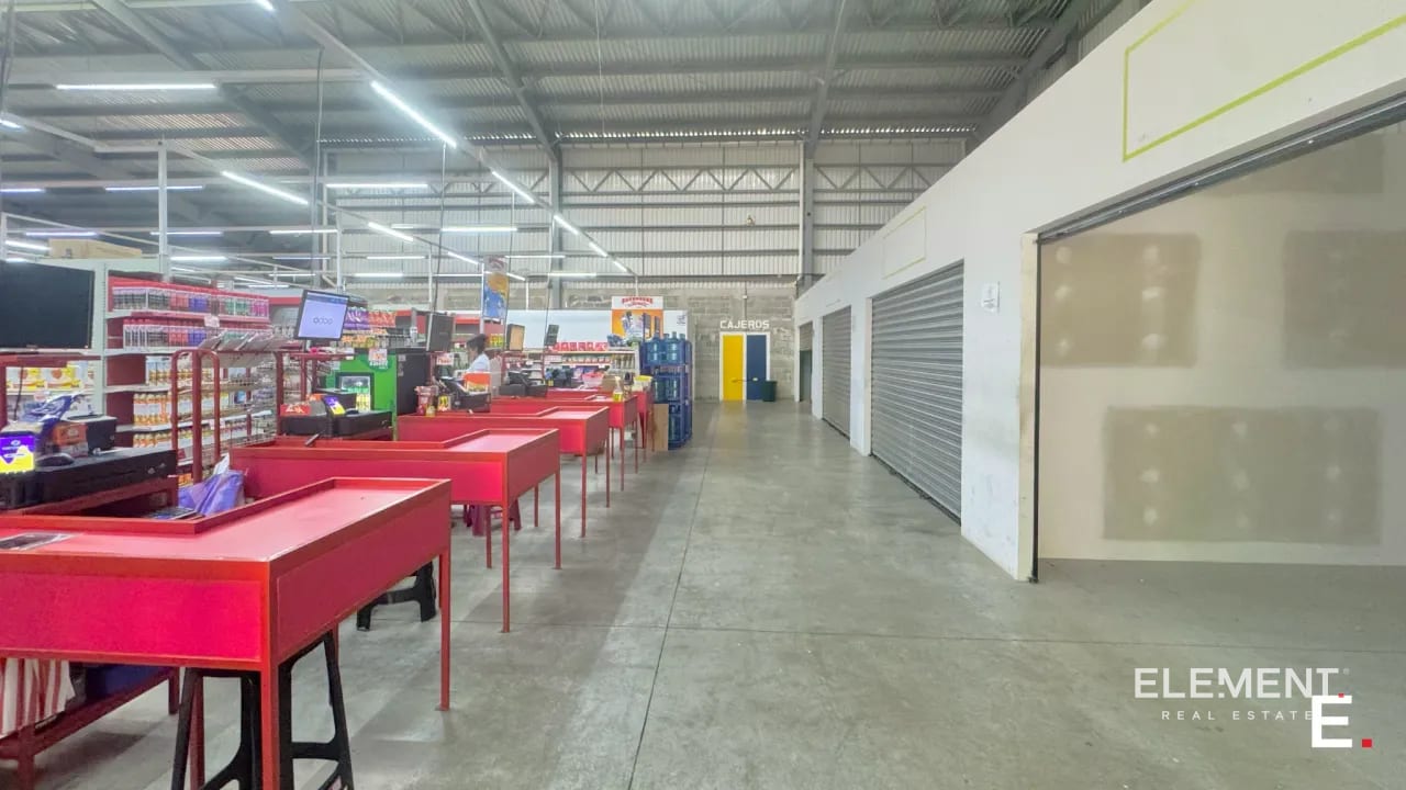 Locales en renta - Plaza Comercial Paseo Las Terrazas, San Cristóbal — Local en Alquiler en Zona 8 Mixco, Guatemala, Ciudad — foto 7 de 9