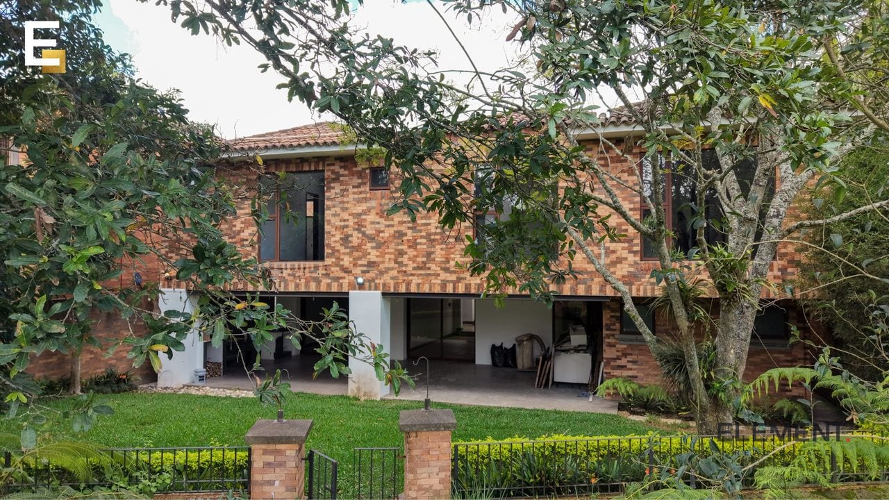 Casa en venta - Club San Isidro, Zona 16 — Casa en Venta en San Isidro, Zona 16, Guatemala, Ciudad — foto 1 de 17