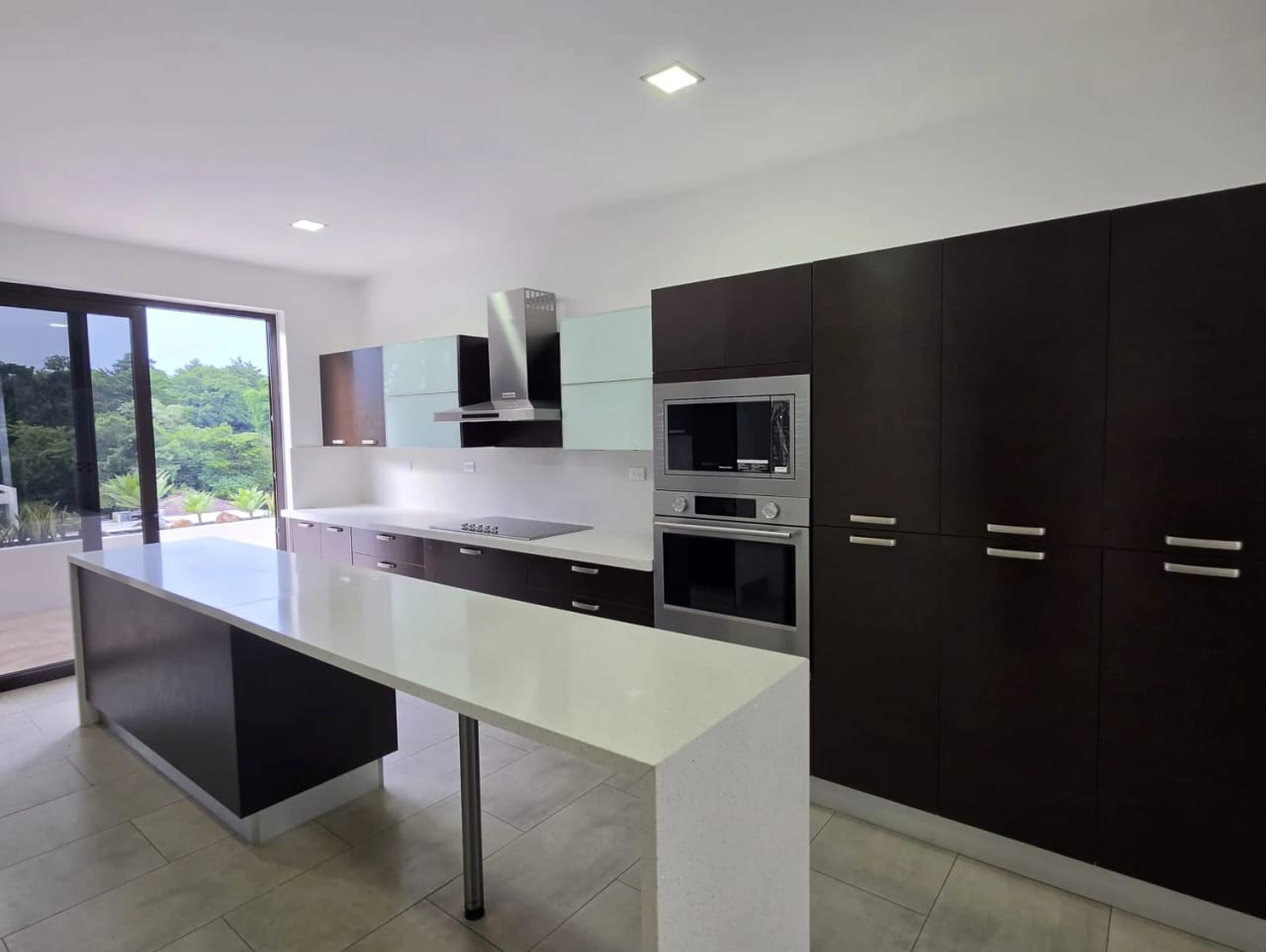 Exclusiva casa en venta, totalmente remodelada en Lomas de San Isidro — Casa en Venta en Lomas de San Isidro, Zona 16, Guatemala, Ciudad — foto 8 de 17