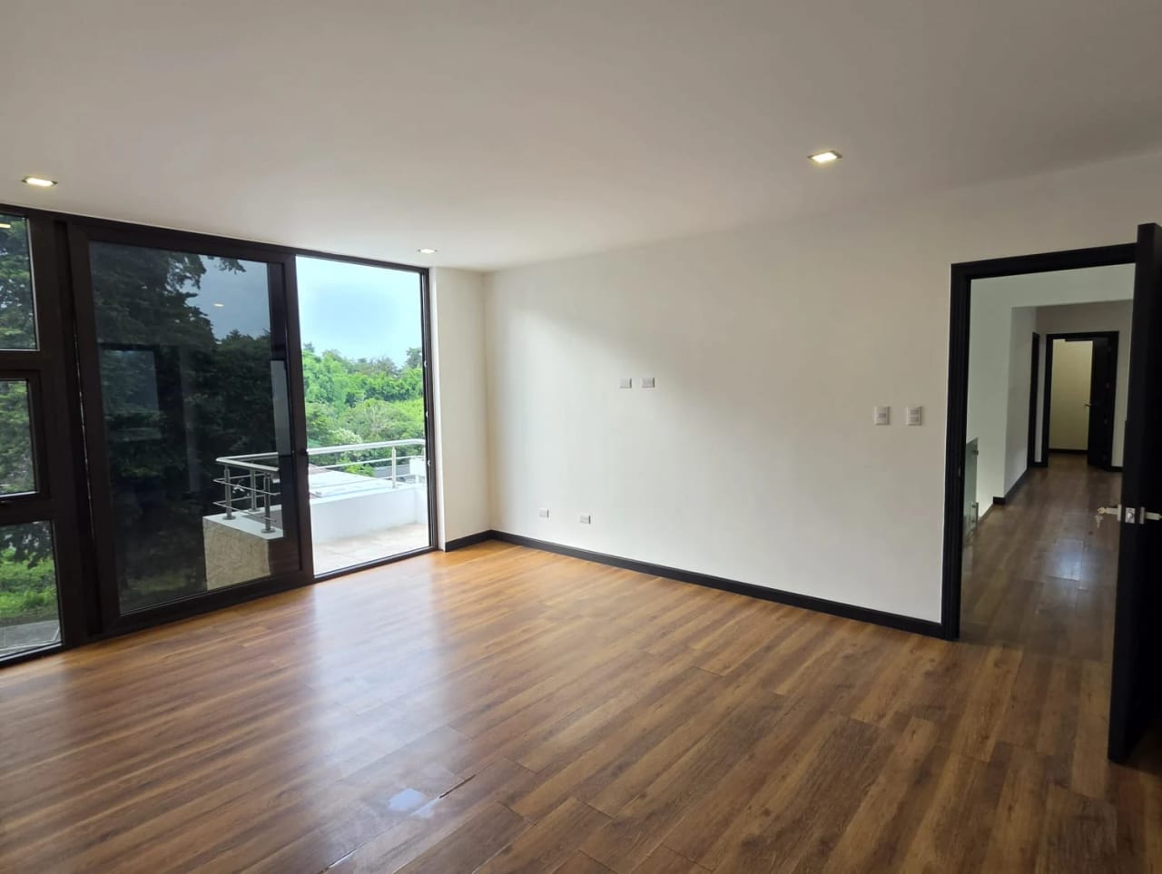 Exclusiva casa en venta, totalmente remodelada en Lomas de San Isidro — Casa en Venta en Lomas de San Isidro, Zona 16, Guatemala, Ciudad — foto 12 de 17