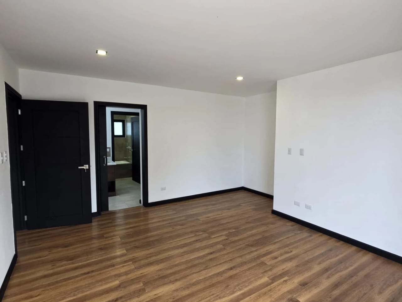 Exclusiva casa en venta, totalmente remodelada en Lomas de San Isidro — Casa en Venta en Lomas de San Isidro, Zona 16, Guatemala, Ciudad — foto 13 de 17