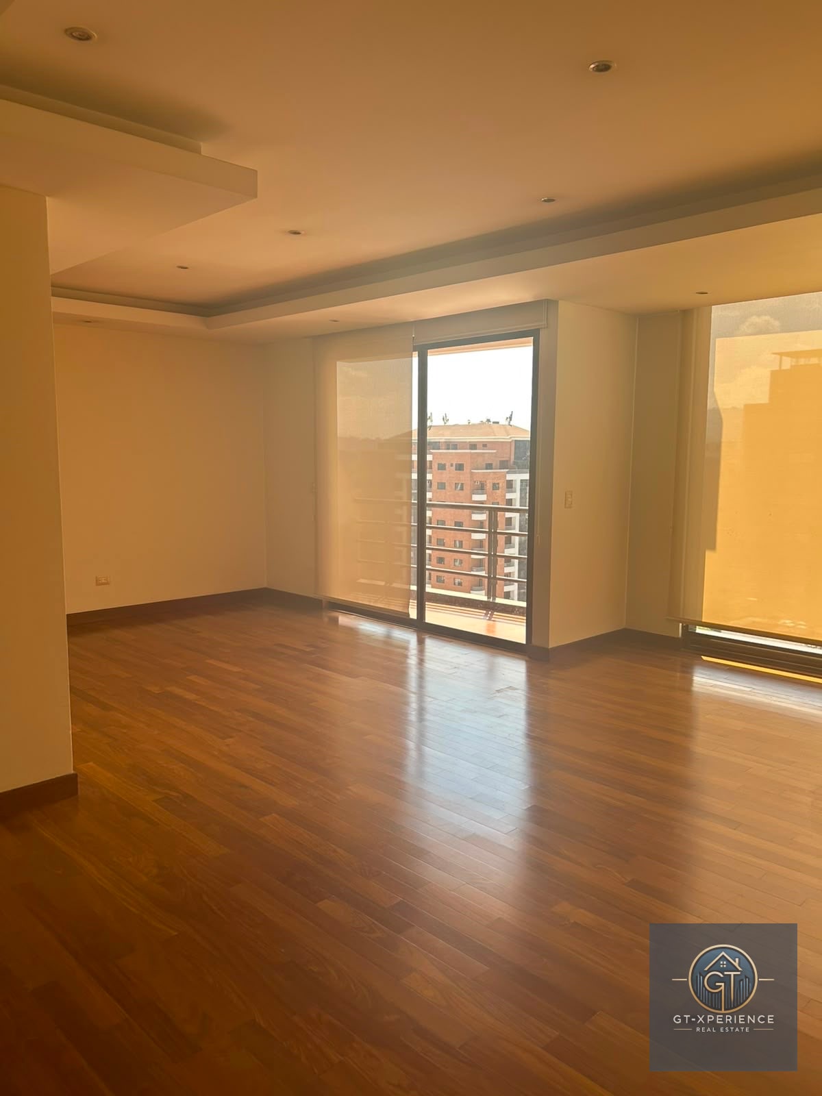 Lindo apartamento en renta en Esificio de Zona 10 — Apartamento en Alquiler en Zona 10, Guatemala, Ciudad — foto 1 de 8