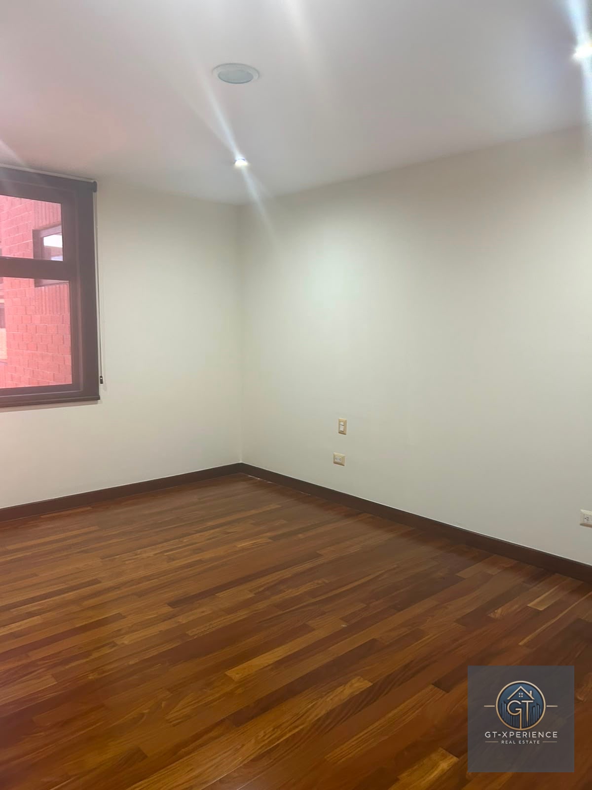 Lindo apartamento en renta en Esificio de Zona 10 — Apartamento en Alquiler en Zona 10, Guatemala, Ciudad — foto 2 de 8