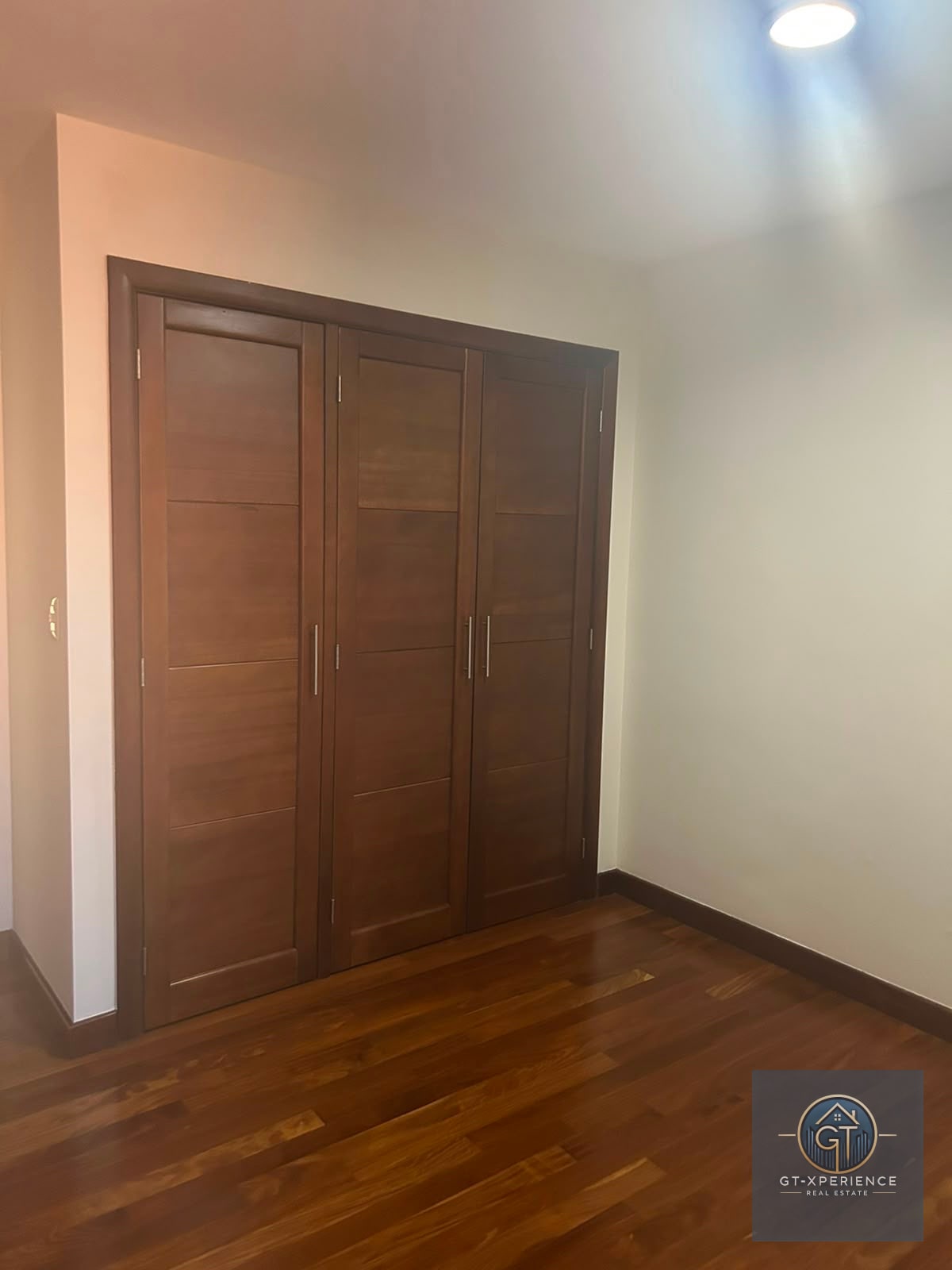 Lindo apartamento en renta en Esificio de Zona 10 — Apartamento en Alquiler en Zona 10, Guatemala, Ciudad — foto 3 de 8