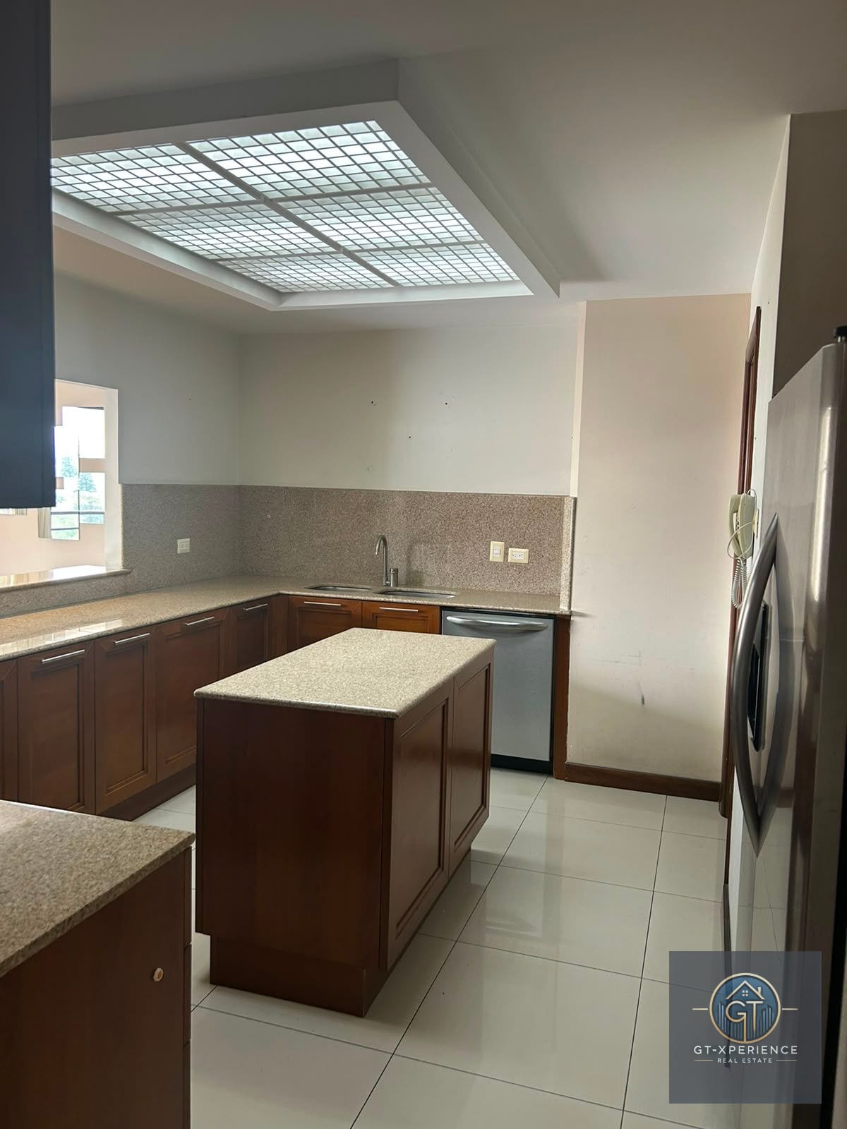 Lindo y amplio apartamento en Edificio de zona 10 — Apartamento en Venta en Zona 10, Guatemala, Ciudad — foto 6 de 7