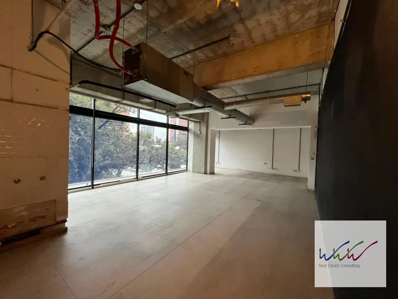 Vendo Oficina Edificio Design Center, zona 10 — Oficina en Venta en Design Center, Zona 10, Guatemala, Ciudad — foto 3 de 13