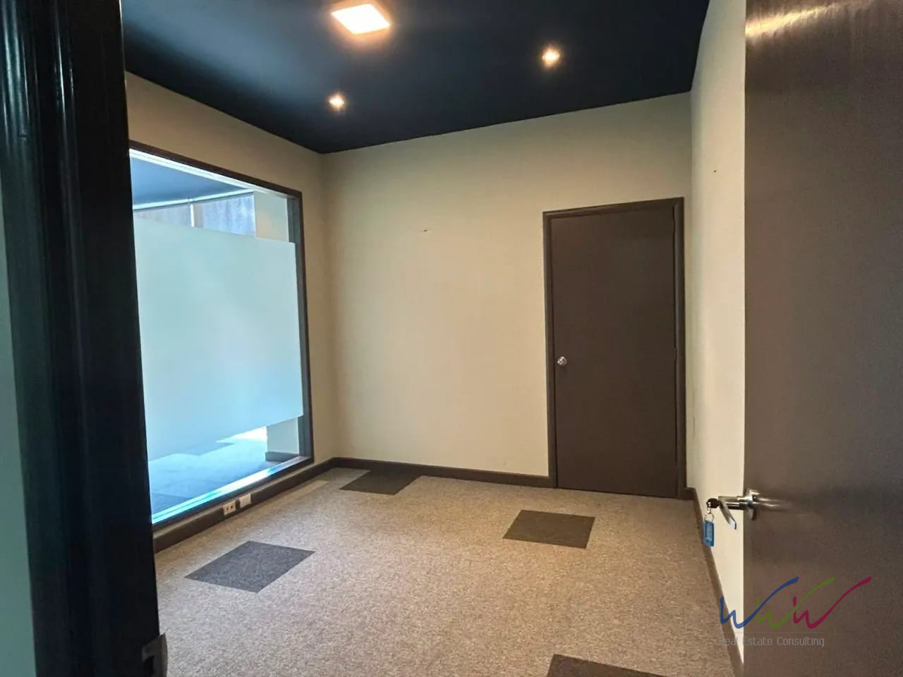 Rento amplia oficina de 255 m2 en Centro Corporativo Los Próceres — Oficina en Alquiler en 13-50, Zona 10, Guatemala, Ciudad — foto 6 de 8