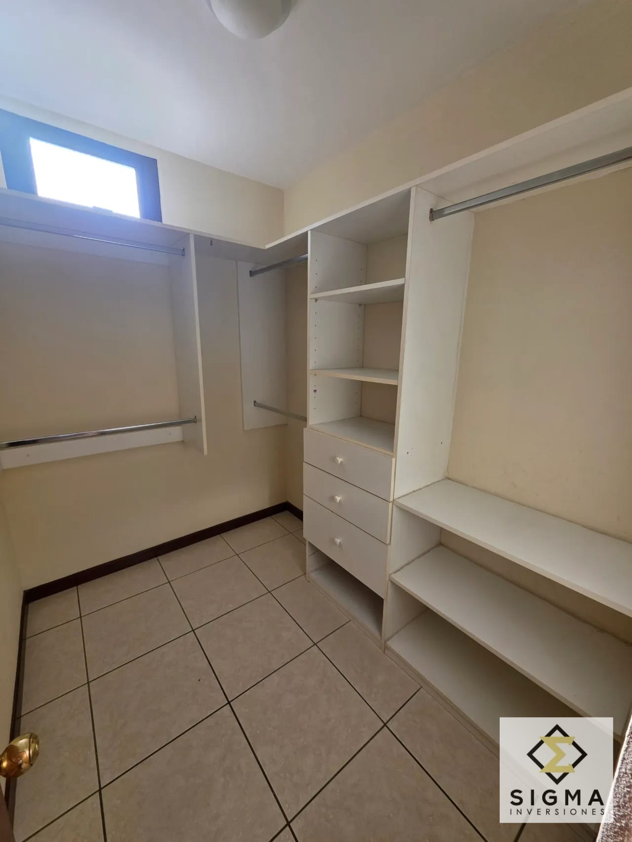 Apartamento en Venta, Zona 10, para remodelar. Cerca de CC La Estación — Apartamento en Venta en Torre Castelar, Zona 10, Guatemala, Ciudad — foto 13 de 17