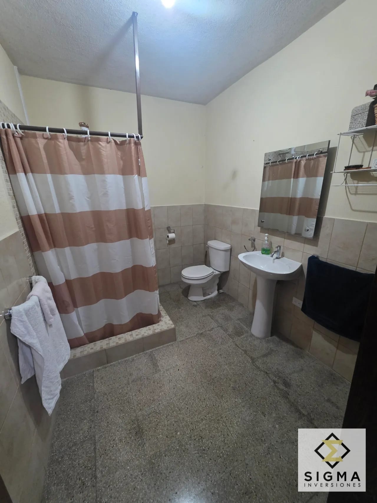 Casa en calle cerrada con acceso directo a Calz. Mateo Flores, zona 7 — Casa en Venta en Zona 7, Guatemala, Ciudad — foto 4 de 17