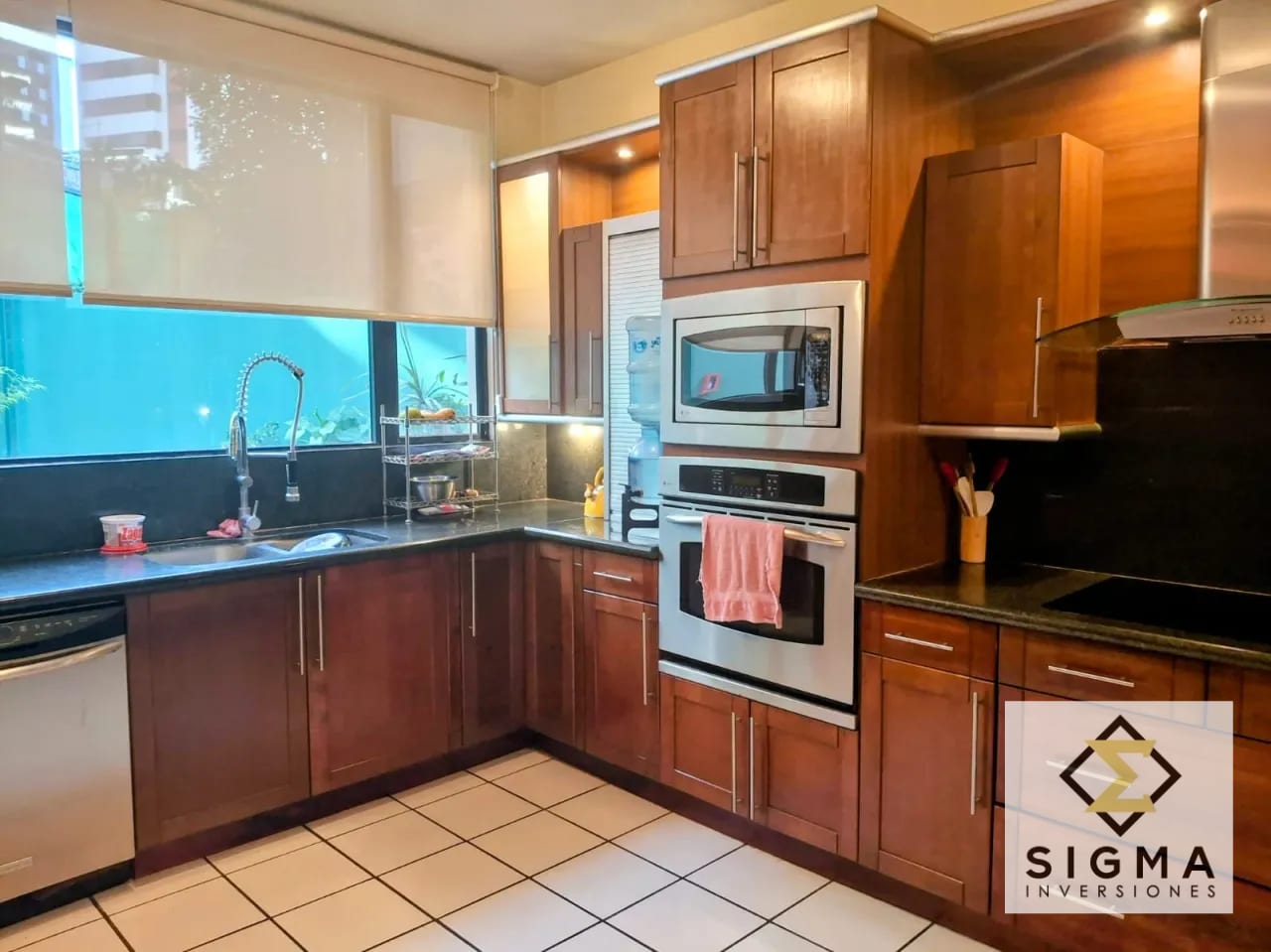 Amplia y hermosa casa dentro de Condominio exclusivo de solo 4 casas e — Casa en Venta en Zona 14, Guatemala, Ciudad — foto 11 de 17
