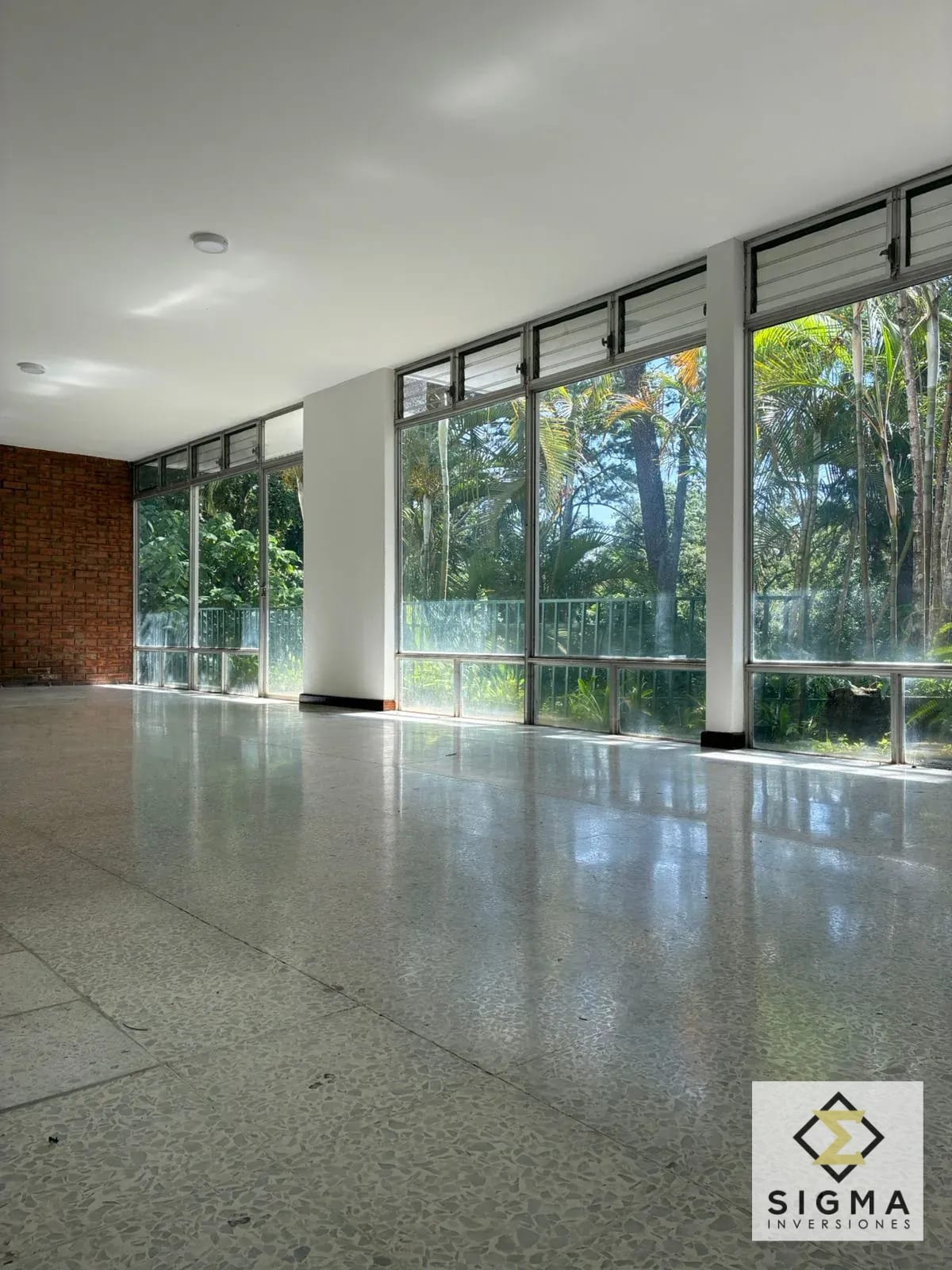 Casa en Venta en Zona 3, Colonia Bran - Amplia y renovada — Casa en Venta en Zona 3, Guatemala, Ciudad — foto 1 de 15