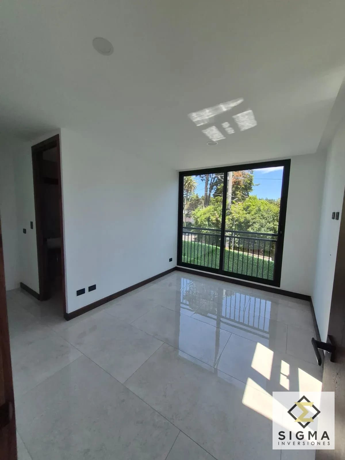 Preciosa casa nueva en VENTA, en CAES dentro de Condominio - Moderna — Casa en Venta en Arrazola I, Carretera a El Salvador, Guatemala, Ciudad — foto 5 de 16