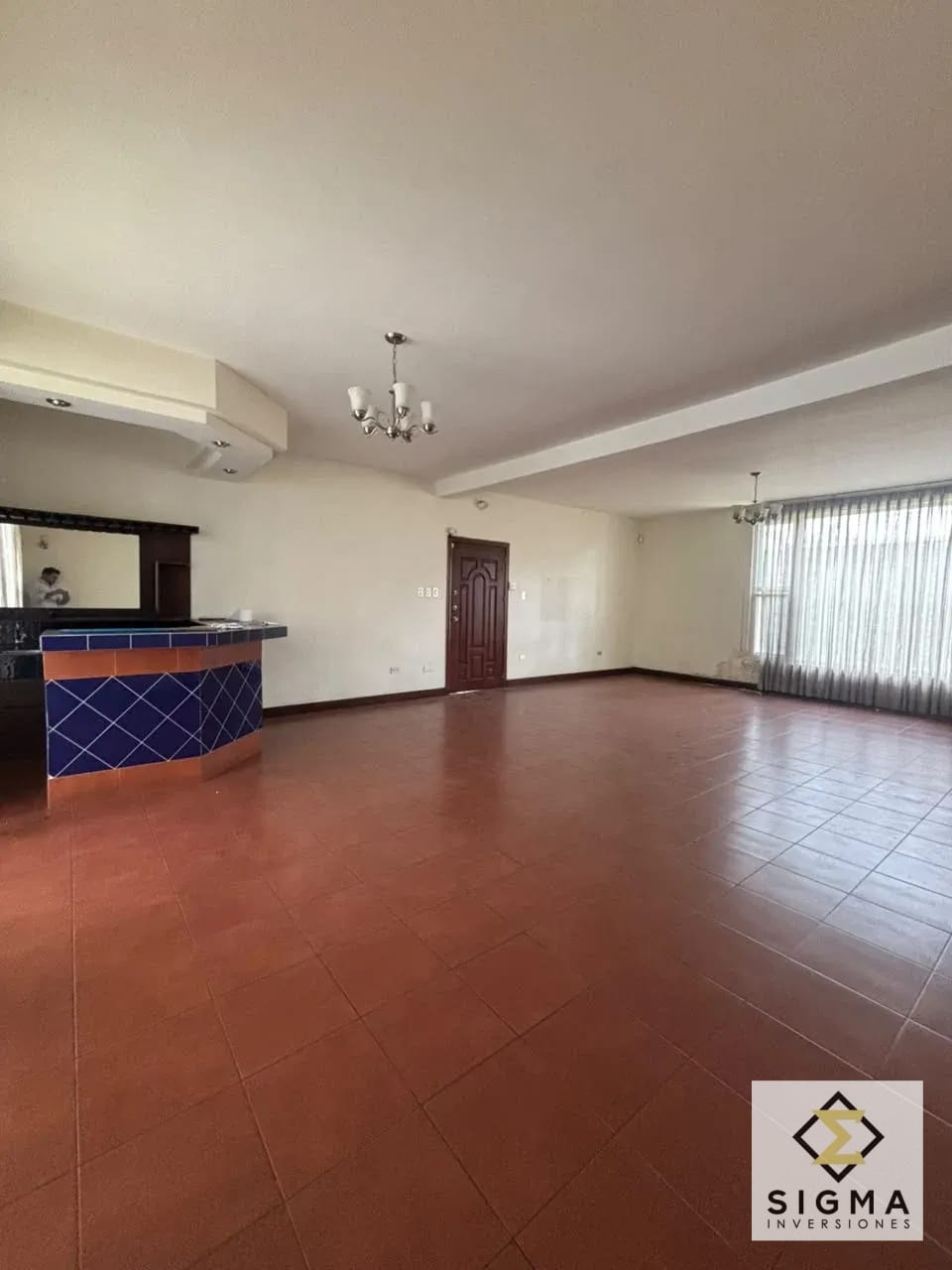 Casa AMPLIA en venta Zona 13 Aurora, 4 hab, a 500m del Aeropuerto — Casa en Venta en Aurora I, Zona 13, Guatemala, Ciudad — foto 1 de 16