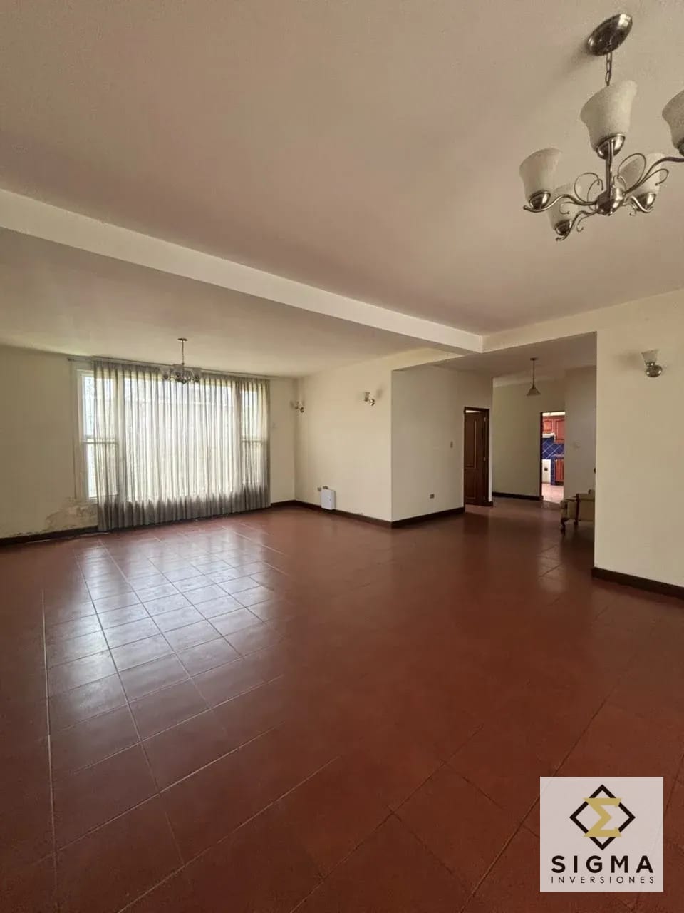 Casa AMPLIA en venta Zona 13 Aurora, 4 hab, a 500m del Aeropuerto — Casa en Venta en Aurora I, Zona 13, Guatemala, Ciudad — foto 2 de 16