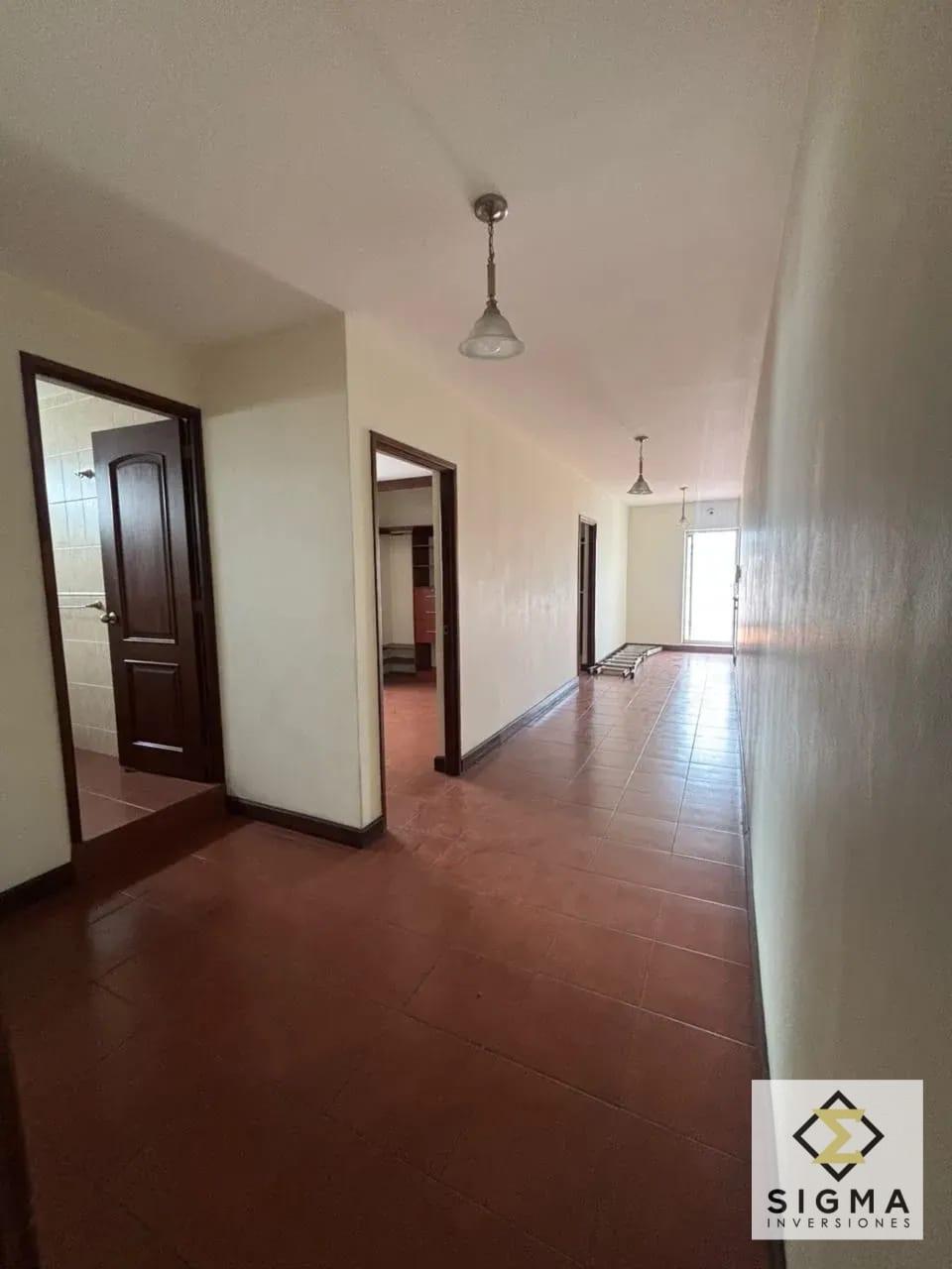 Casa AMPLIA en venta Zona 13 Aurora, 4 hab, a 500m del Aeropuerto — Casa en Venta en Aurora I, Zona 13, Guatemala, Ciudad — foto 8 de 16