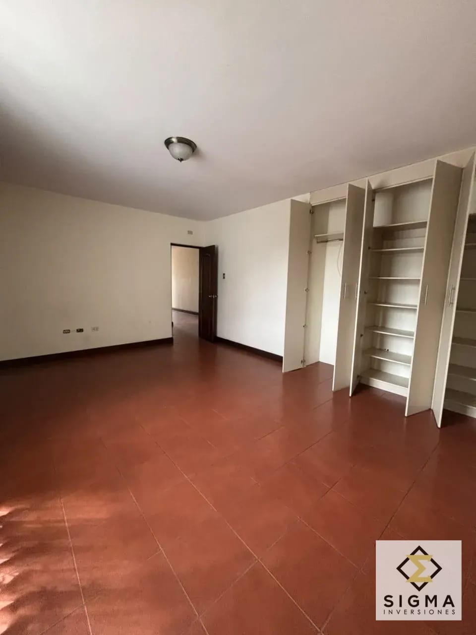 Casa AMPLIA en venta Zona 13 Aurora, 4 hab, a 500m del Aeropuerto — Casa en Venta en Aurora I, Zona 13, Guatemala, Ciudad — foto 10 de 16