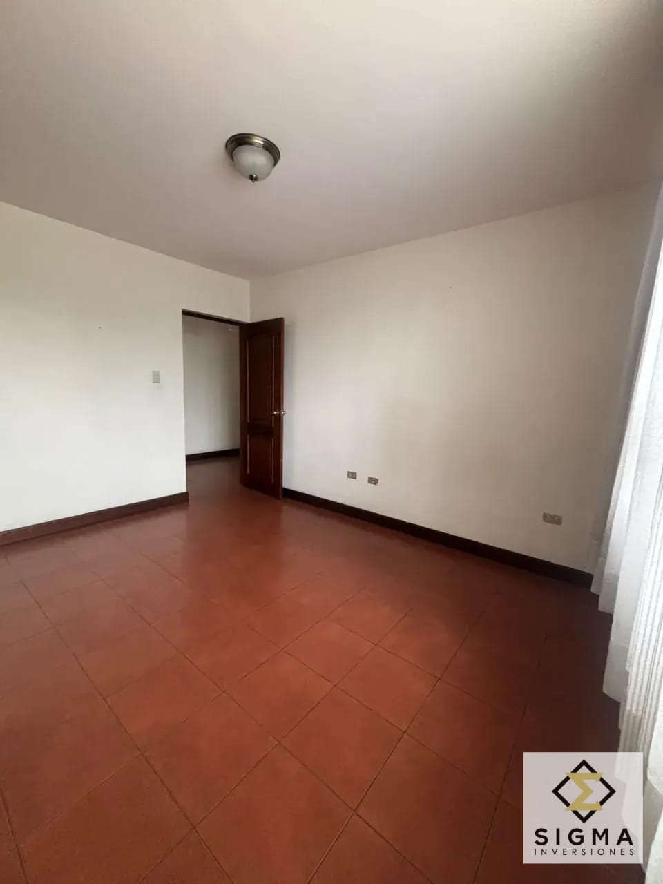 Casa AMPLIA en venta Zona 13 Aurora, 4 hab, a 500m del Aeropuerto — Casa en Venta en Aurora I, Zona 13, Guatemala, Ciudad — foto 12 de 16