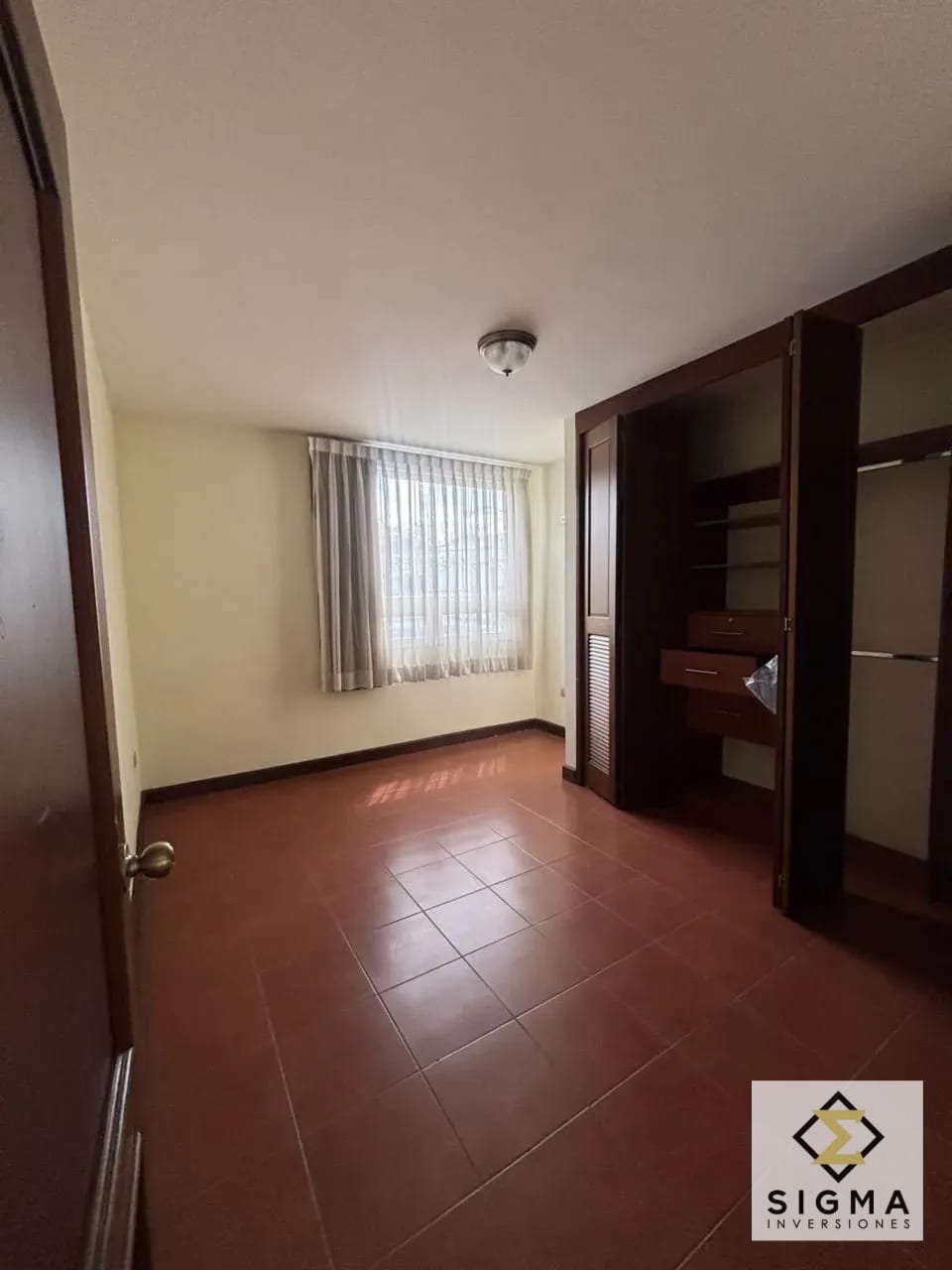Casa AMPLIA en venta Zona 13 Aurora, 4 hab, a 500m del Aeropuerto — Casa en Venta en Aurora I, Zona 13, Guatemala, Ciudad — foto 13 de 16