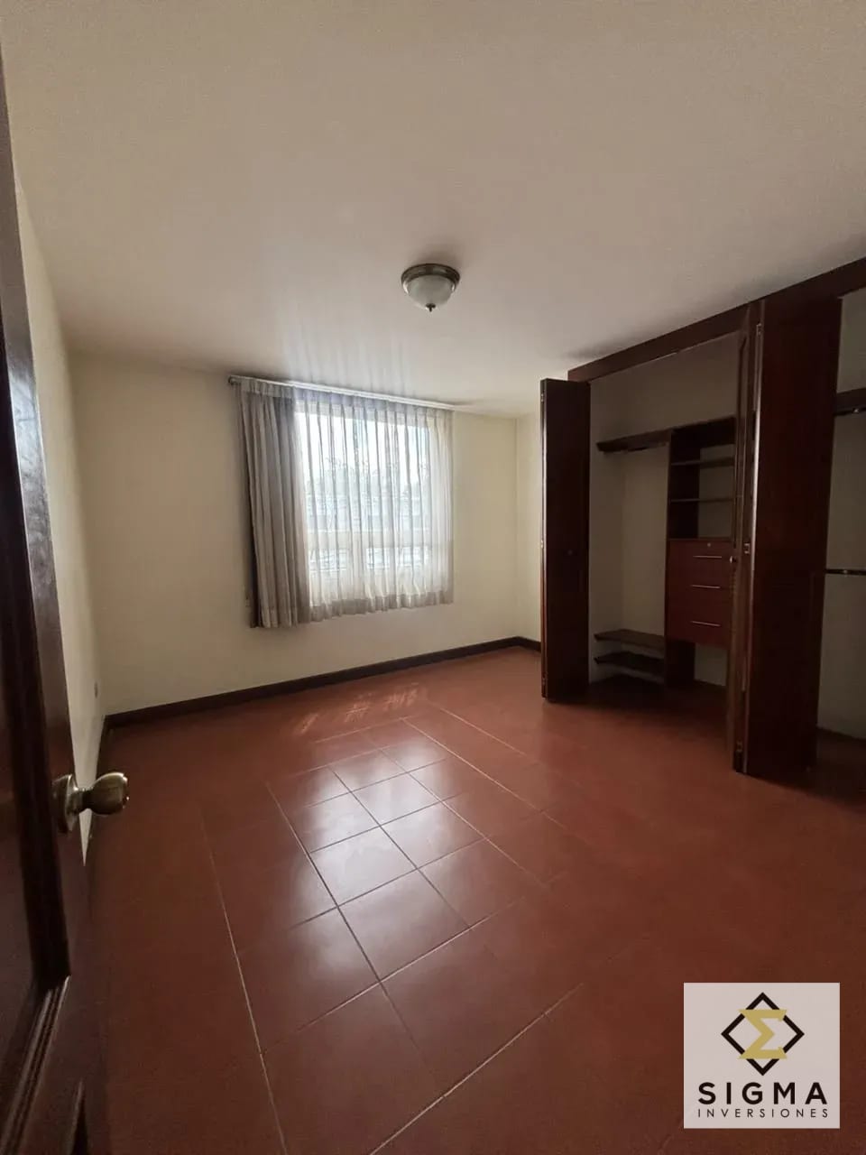 Casa AMPLIA en venta Zona 13 Aurora, 4 hab, a 500m del Aeropuerto — Casa en Venta en Aurora I, Zona 13, Guatemala, Ciudad — foto 15 de 16