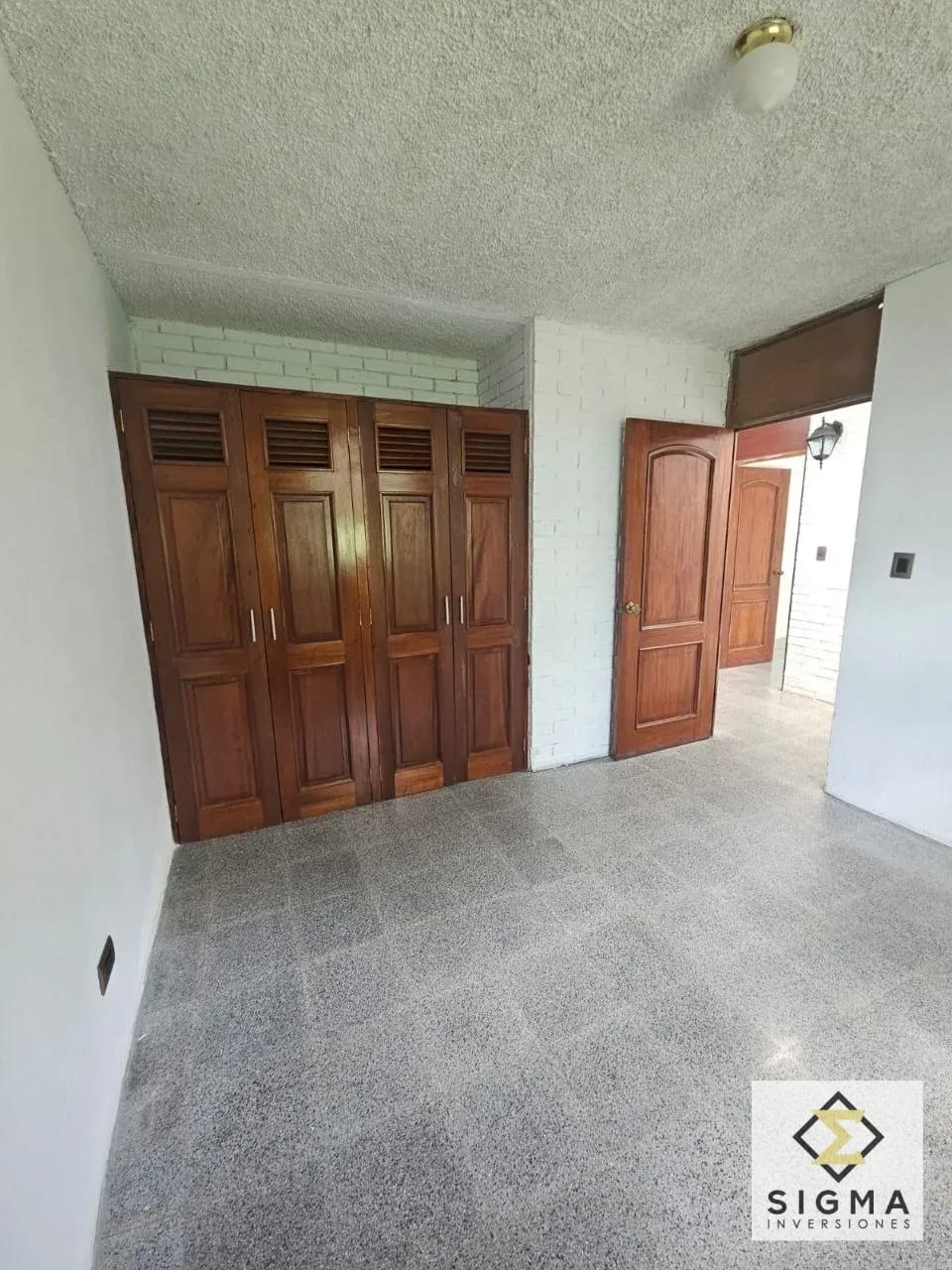 Casa en renta para uso comercial en Zona 11, sobre calle transitada — Casa en Alquiler en Zona 11, Guatemala, Ciudad — foto 9 de 10