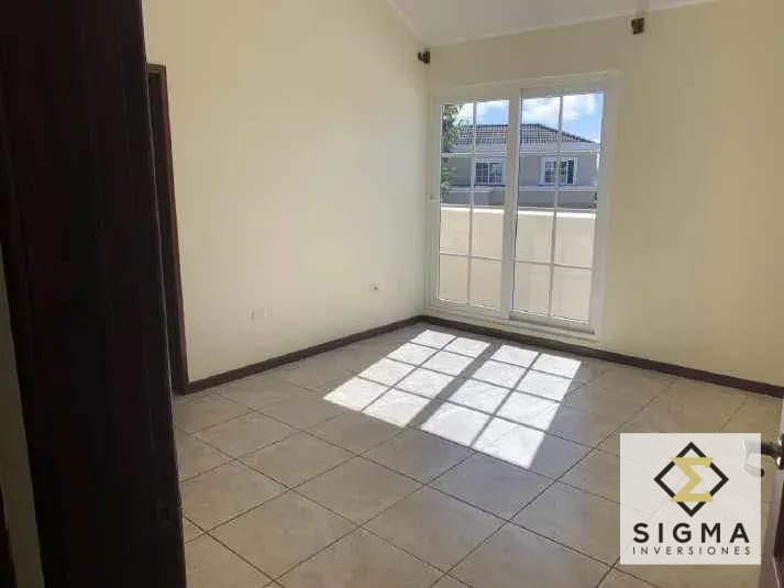 Casa en venta Fraijanes km 21.5, 4 hab, alquilada con ingreso — Casa en Venta en Villas de Entreverdes, Carretera a El Salvador, Guatemala, Ciudad — foto 11 de 17