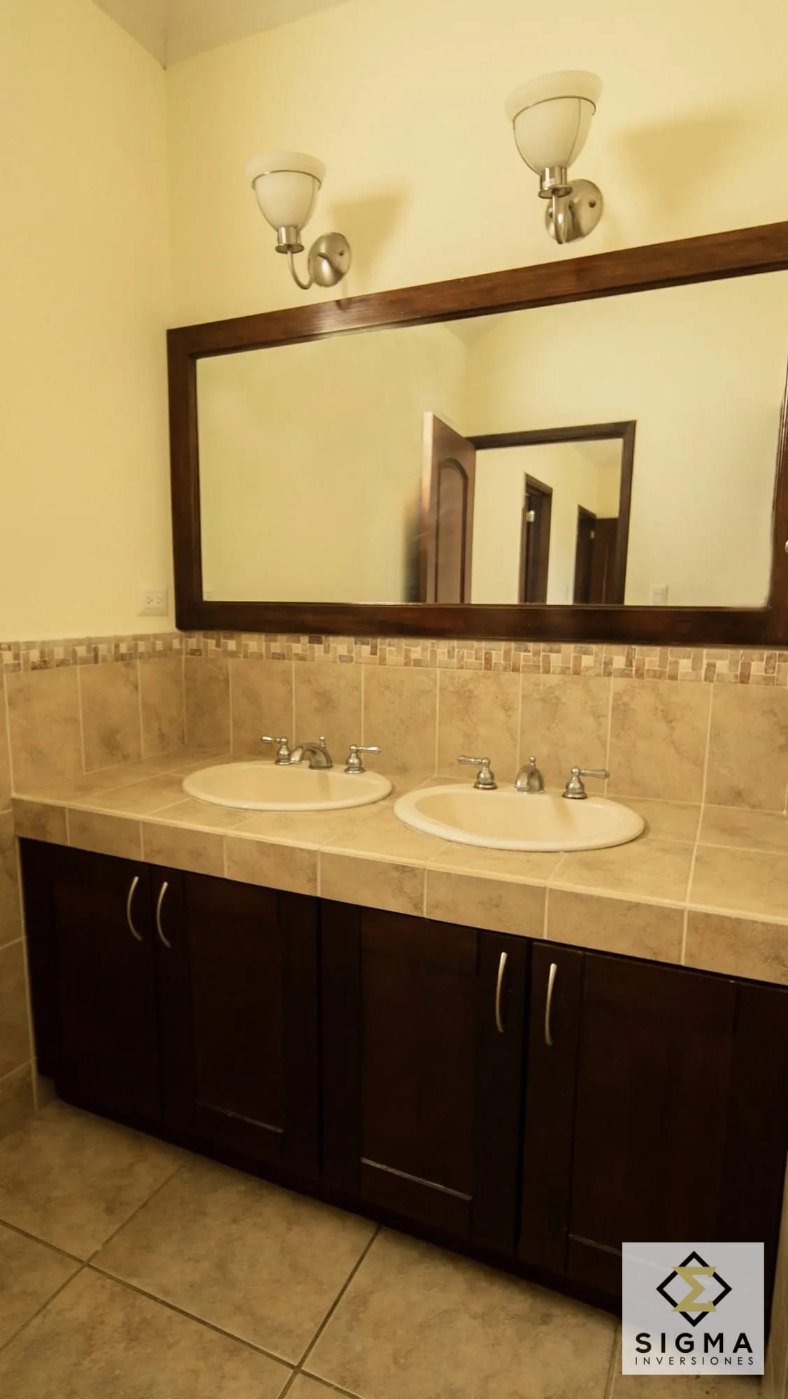 Casa en venta Fraijanes km 21.5, 4 hab, alquilada con ingreso — Casa en Venta en Villas de Entreverdes, Carretera a El Salvador, Guatemala, Ciudad — foto 10 de 17