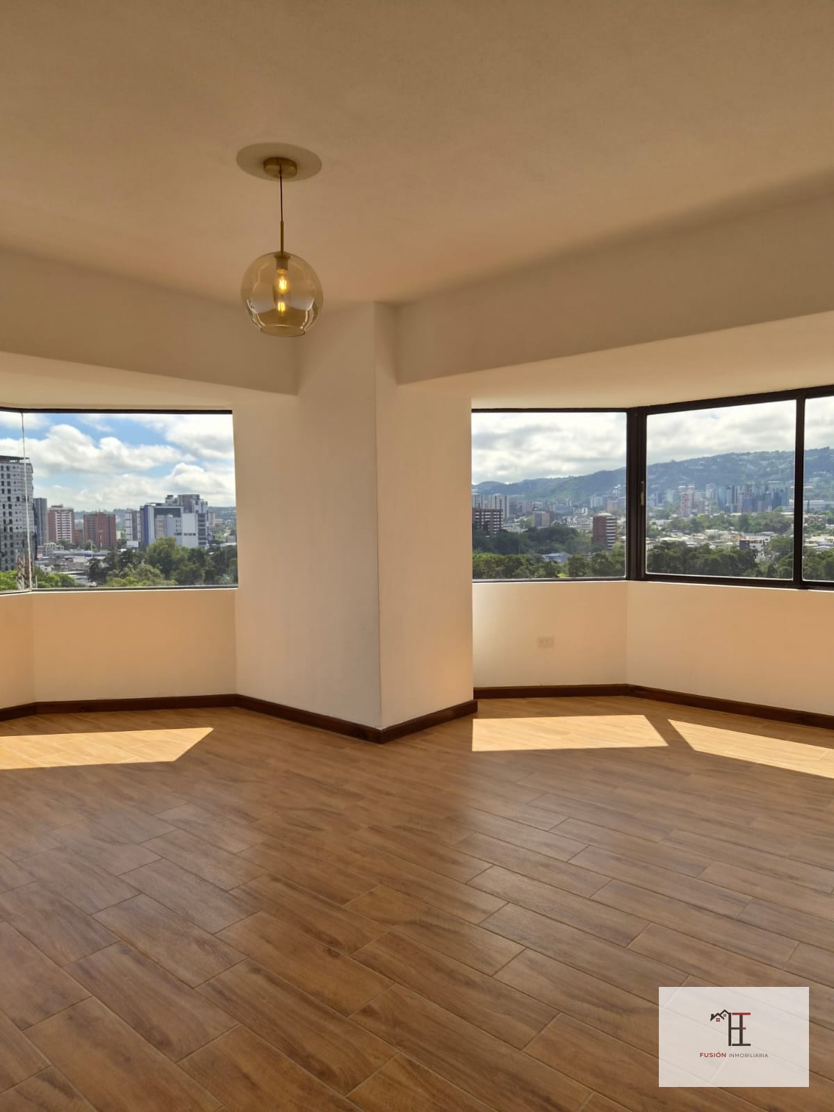 Rento apartamento con linda vista, totalmente remodelado en Villasbosq — Apartamento en Alquiler en Villalbosque, Zona 14, Guatemala, Ciudad — foto 4 de 11