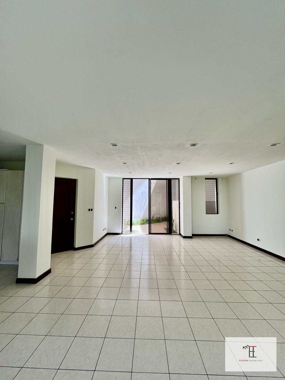 Rento Amplio Apartamento Zona 15 Sector el Pilar / Valles de Vh — Apartamento en Alquiler en Valles de Vista Hermosa, Zona 15, Guatemala, Ciudad — foto 1 de 12