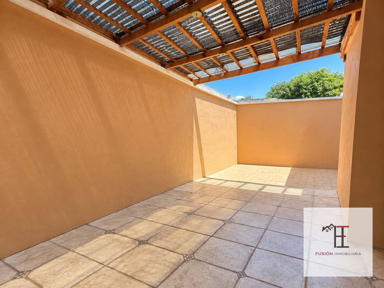 Casa amplia en venta en Zona 16 Jardines de San Isidro — Casa en Venta en Jardines de San Isidro, Zona 16, Guatemala, Ciudad — foto 3 de 14