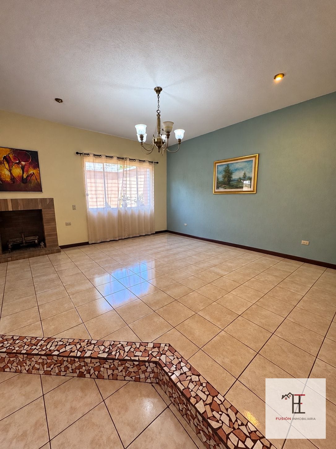 Casa amplia en venta en Zona 16 Jardines de San Isidro — Casa en Venta en Jardines de San Isidro, Zona 16, Guatemala, Ciudad — foto 1 de 14