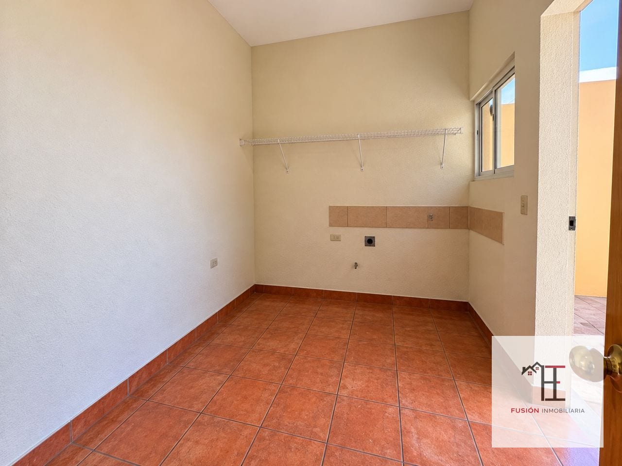 Casa amplia en venta en Zona 16 Jardines de San Isidro — Casa en Venta en Jardines de San Isidro, Zona 16, Guatemala, Ciudad — foto 4 de 14