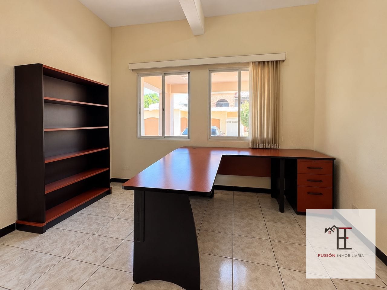 Casa amplia en venta en Zona 16 Jardines de San Isidro — Casa en Venta en Jardines de San Isidro, Zona 16, Guatemala, Ciudad — foto 5 de 14