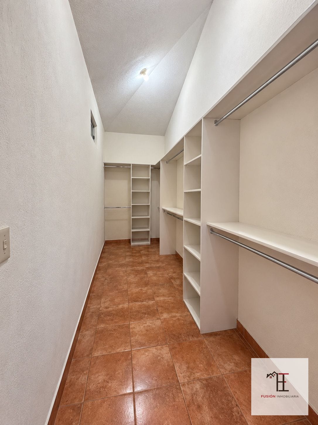 Casa amplia en venta en Zona 16 Jardines de San Isidro — Casa en Venta en Jardines de San Isidro, Zona 16, Guatemala, Ciudad — foto 13 de 14