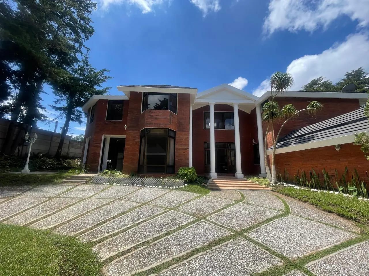 Amplia Casa en renta Arrazola — Casa en Alquiler en Arrazola III, Carretera a El Salvador, Guatemala, Ciudad — foto 1 de 16